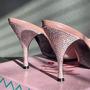 NIB Monroe rhinestone heel